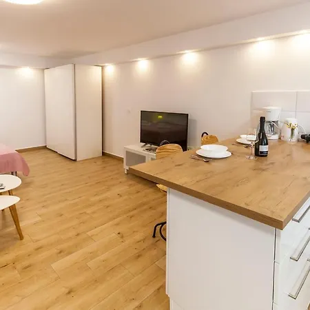 Apartment & 'the Roots Near Pula, Istria, Croatia *
